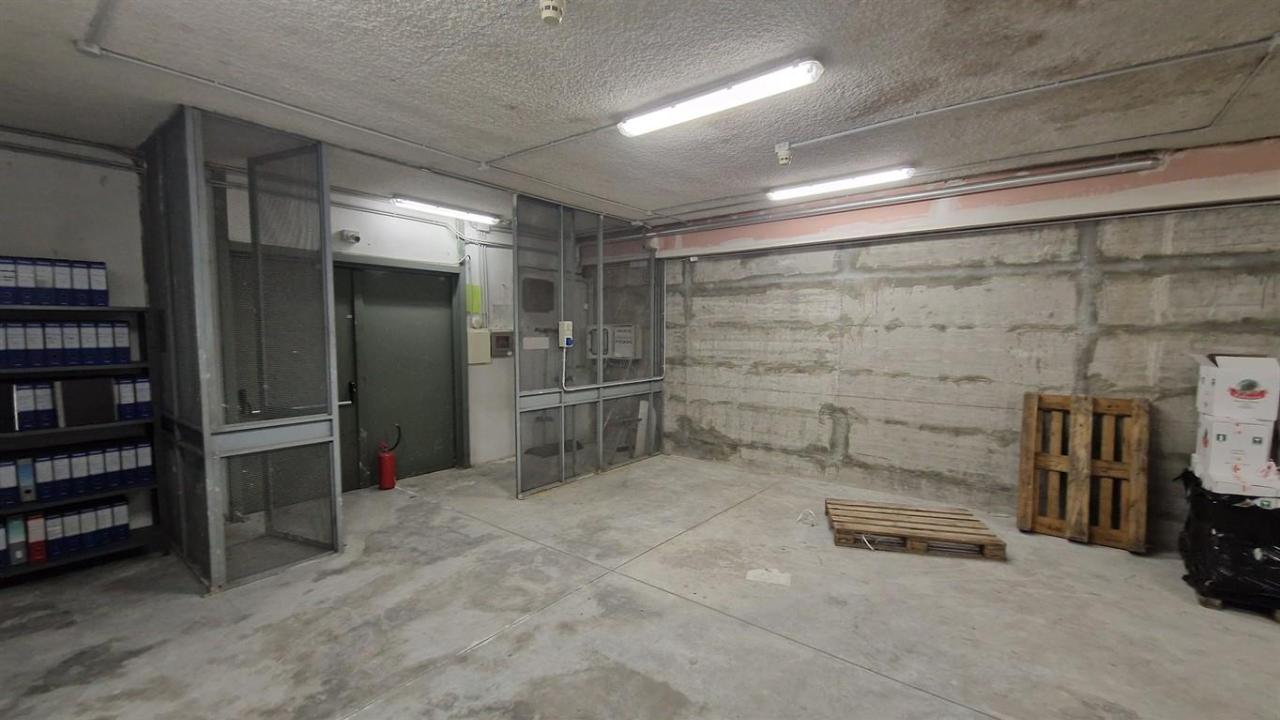 Magazzino in Via Triulziana 14c, San Donato Milanese, {3} - Foto 1