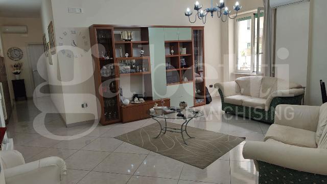 4-room flat in Piazza De Santi , Nocera Inferiore - Photo 1