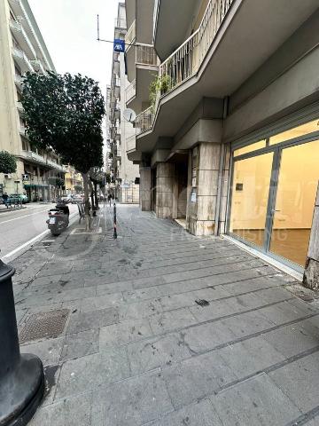 Geschäft in Via Barbarulo, Nocera Inferiore - Foto 1