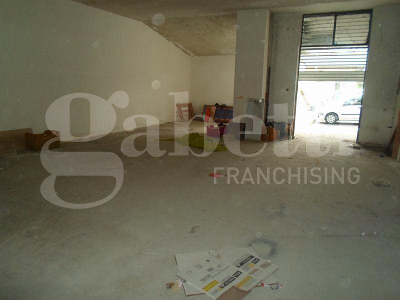 Negozio in Via Atzori, Nocera Inferiore, {3} - Foto 2