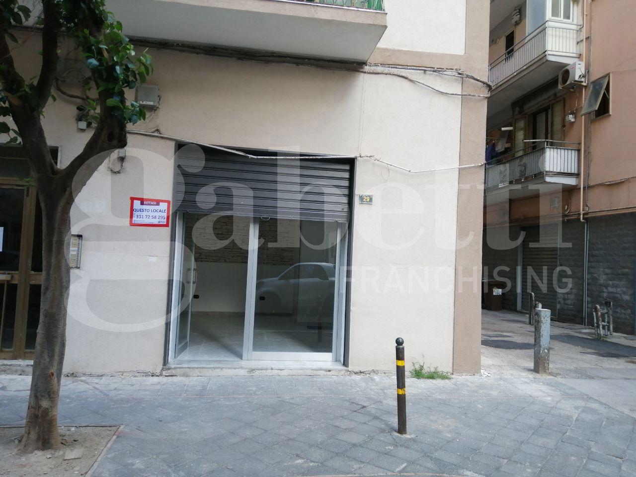 Negozio in Via Cucci 29, Nocera Inferiore, {3} - Foto 1