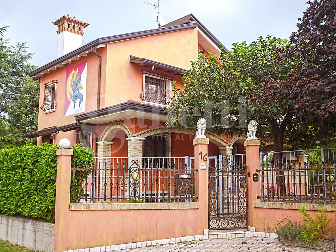 Villa in vendita a Valvasone Arzene