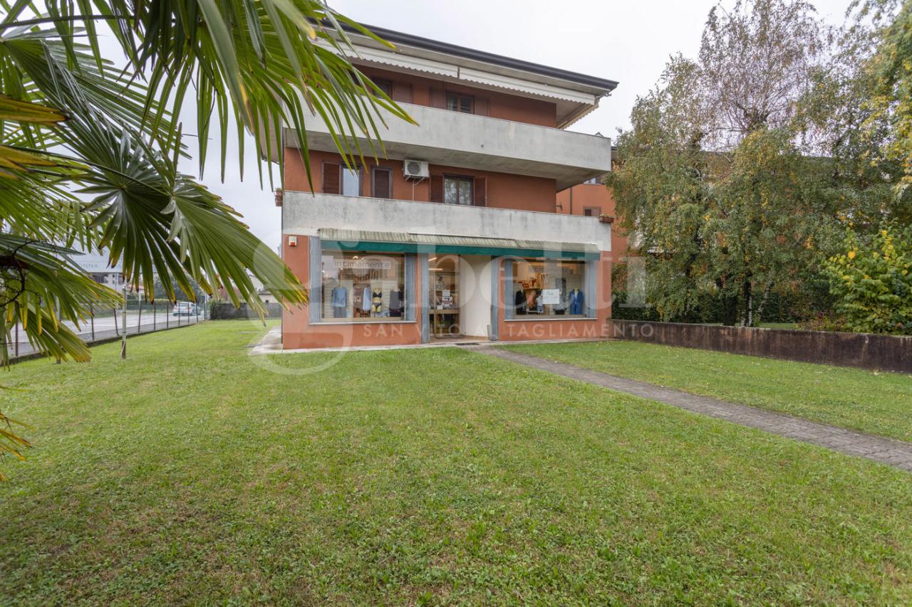 Negozio in Via XXVII Febbraio 1511 12, San Vito Al Tagliamento, {3} - Foto 1