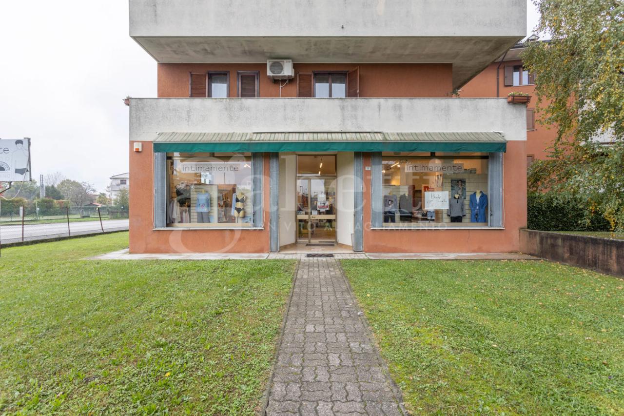 Negozio in Via XXVII Febbraio 1511 12, San Vito Al Tagliamento, {3} - Foto 2