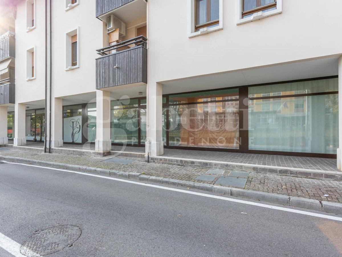Negozio in Via Zara 1/a, Pordenone, {3} - Foto 2
