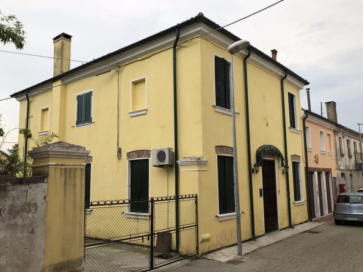 Palazzina commerciale in Bellombra Str. S. Giacomo 00, Adria, {3} - Foto 1