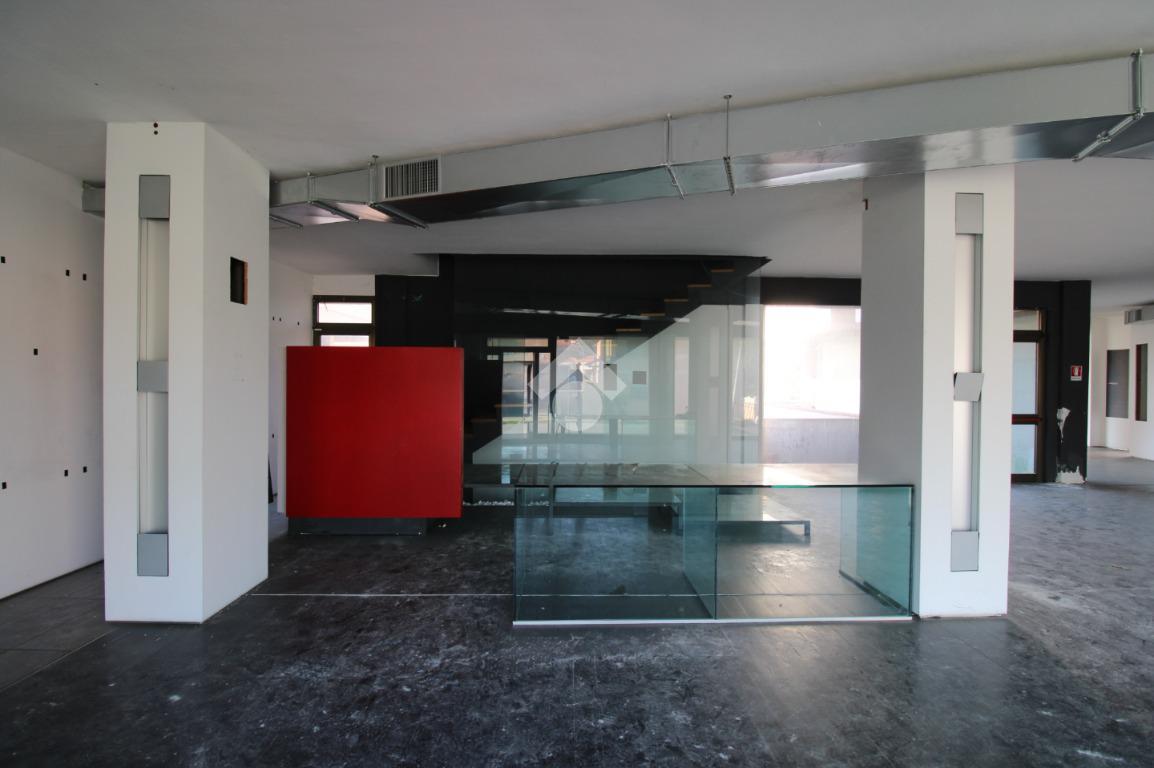 Negozio in Via Tosco Romagnola 123, Cascina, {3} - Foto 1