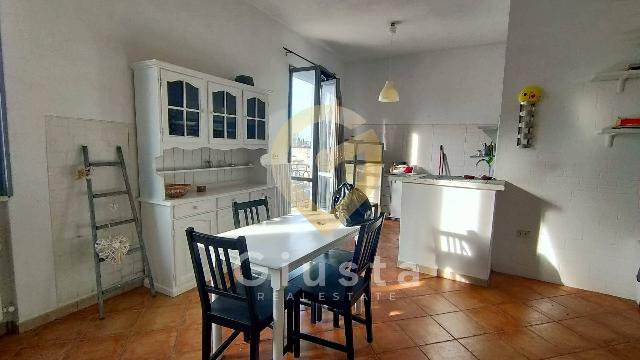 2-room flat in Vico Tommaso Rischinieri 1, Brindisi - Photo 1