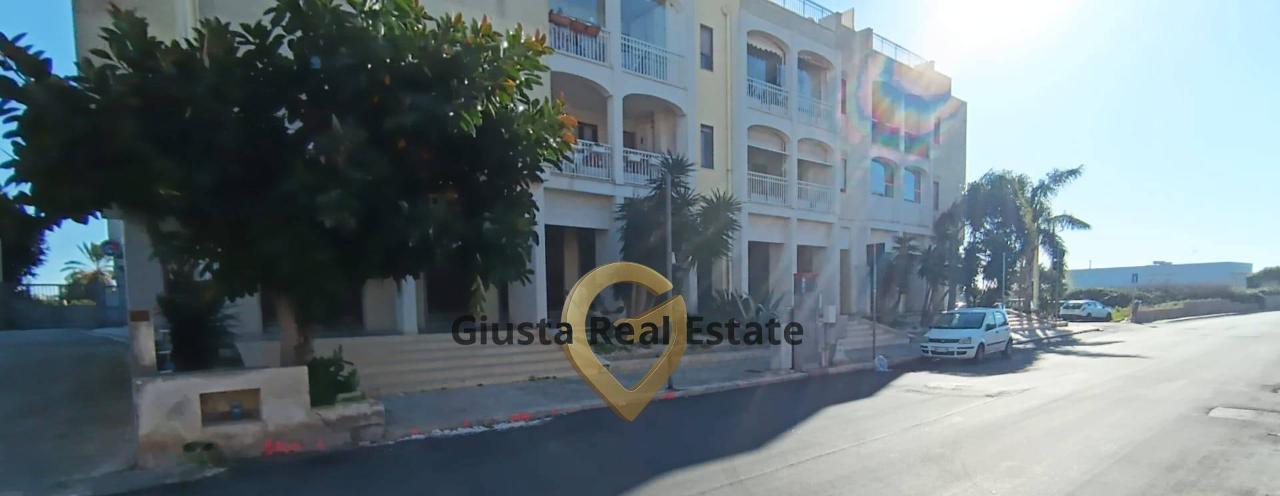 Esercizio commerciale in Via Materdomini Snc, Brindisi, {3} - Foto 1