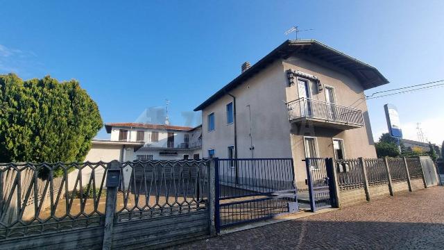 Mansion in Via Varese, Gallarate - Photo 1