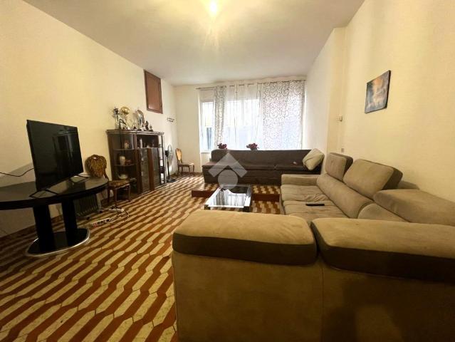 4-room flat in Via Santeramo, Altamura - Photo 1