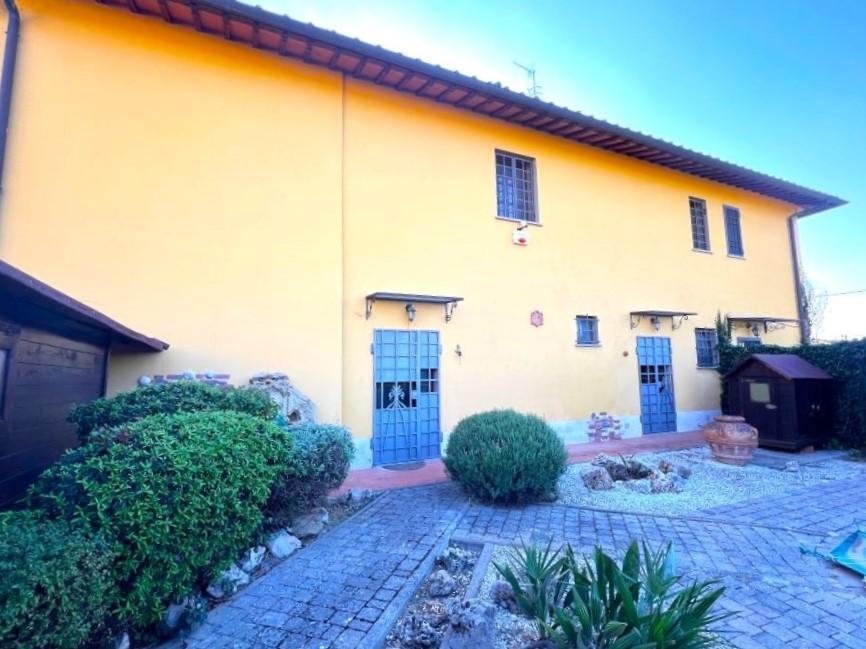 Casa indipendente in vendita a Prato