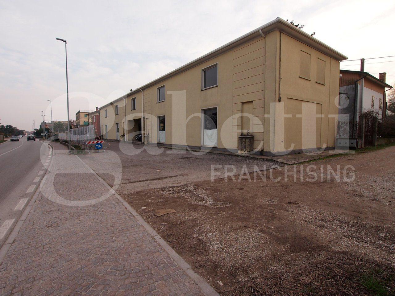 Capannone in Via Villafontana Snc, Oppeano, {3} - Foto 1