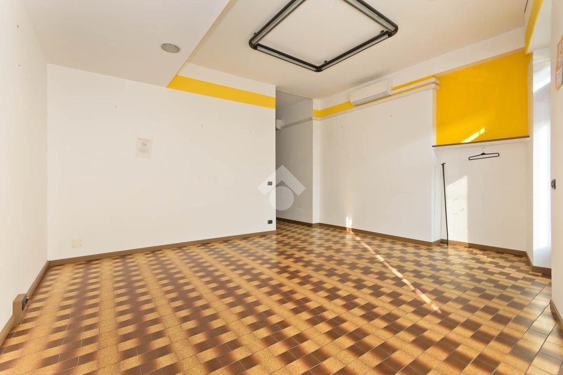 Negozio in Via Cavour 55, Narzole, {3} - Foto 1
