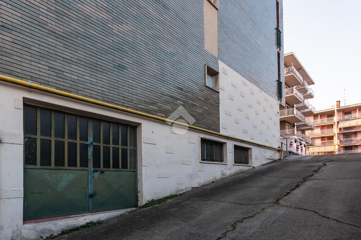 Magazzino in Via Crimea 20, Bra, {3} - Foto 1