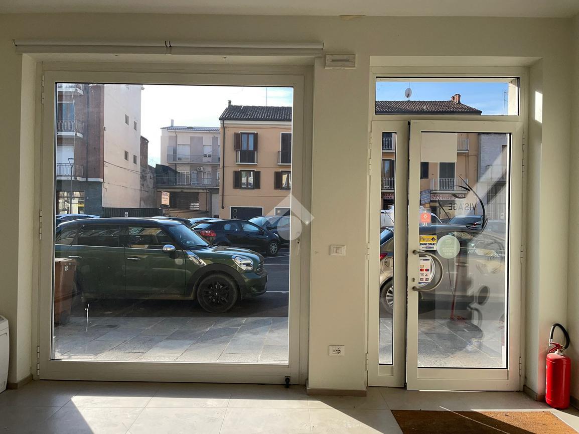 Negozio in Piazza Trento E Trieste 9, Canale, {3} - Foto 2
