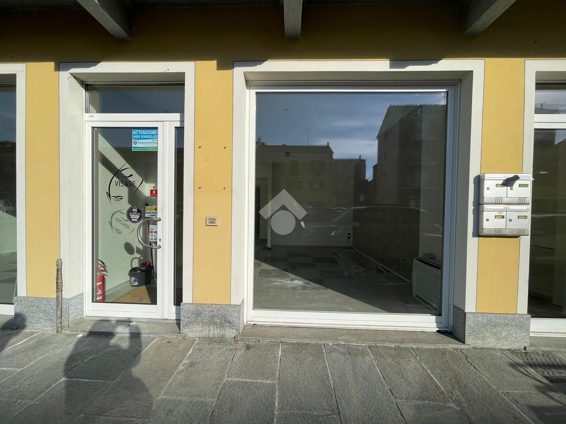 Negozio in Piazza Trento E Trieste 9, Canale, {3} - Foto 1