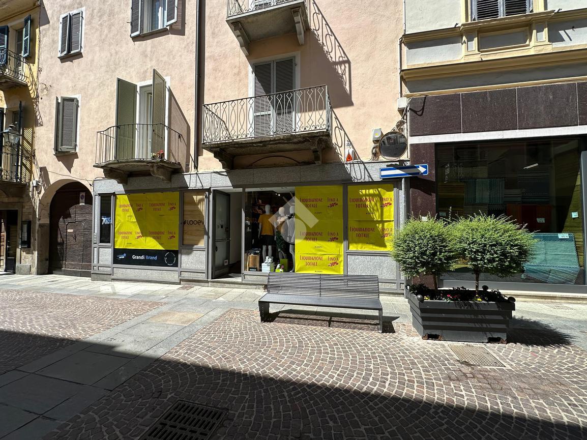 Negozio in Via Vittorio Emanuele II 230, Bra, {3} - Foto 2