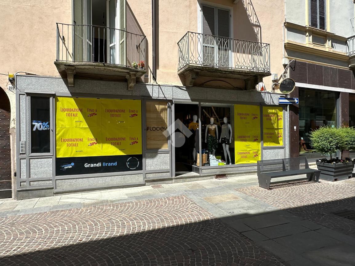 Negozio in Via Vittorio Emanuele II 230, Bra, {3} - Foto 2