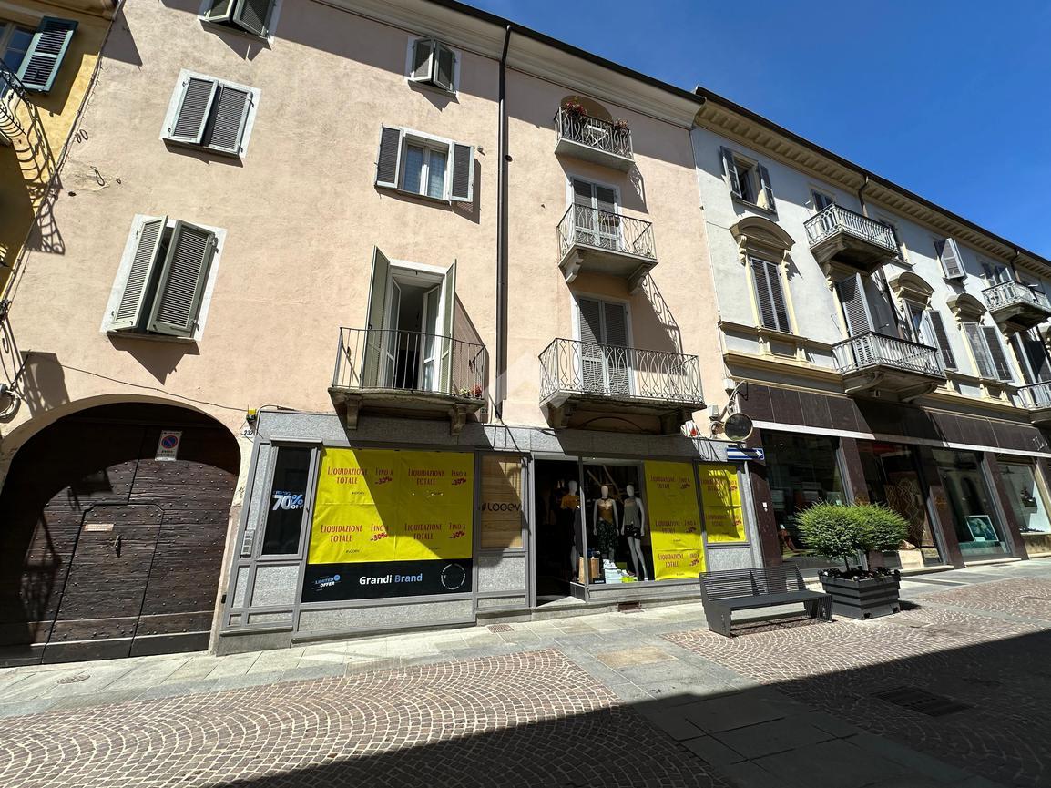 Negozio in Via Vittorio Emanuele II 230, Bra, {3} - Foto 1