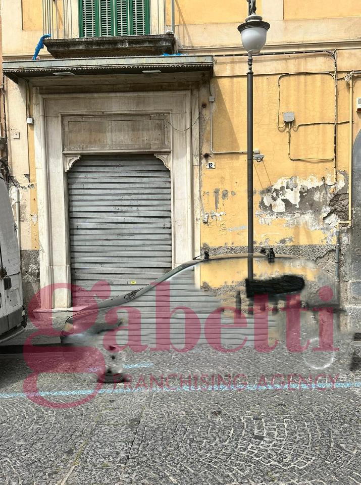 Negozio in Piazza Ernesto Cesaro 11, Torre Annunziata, {3} - Foto 1