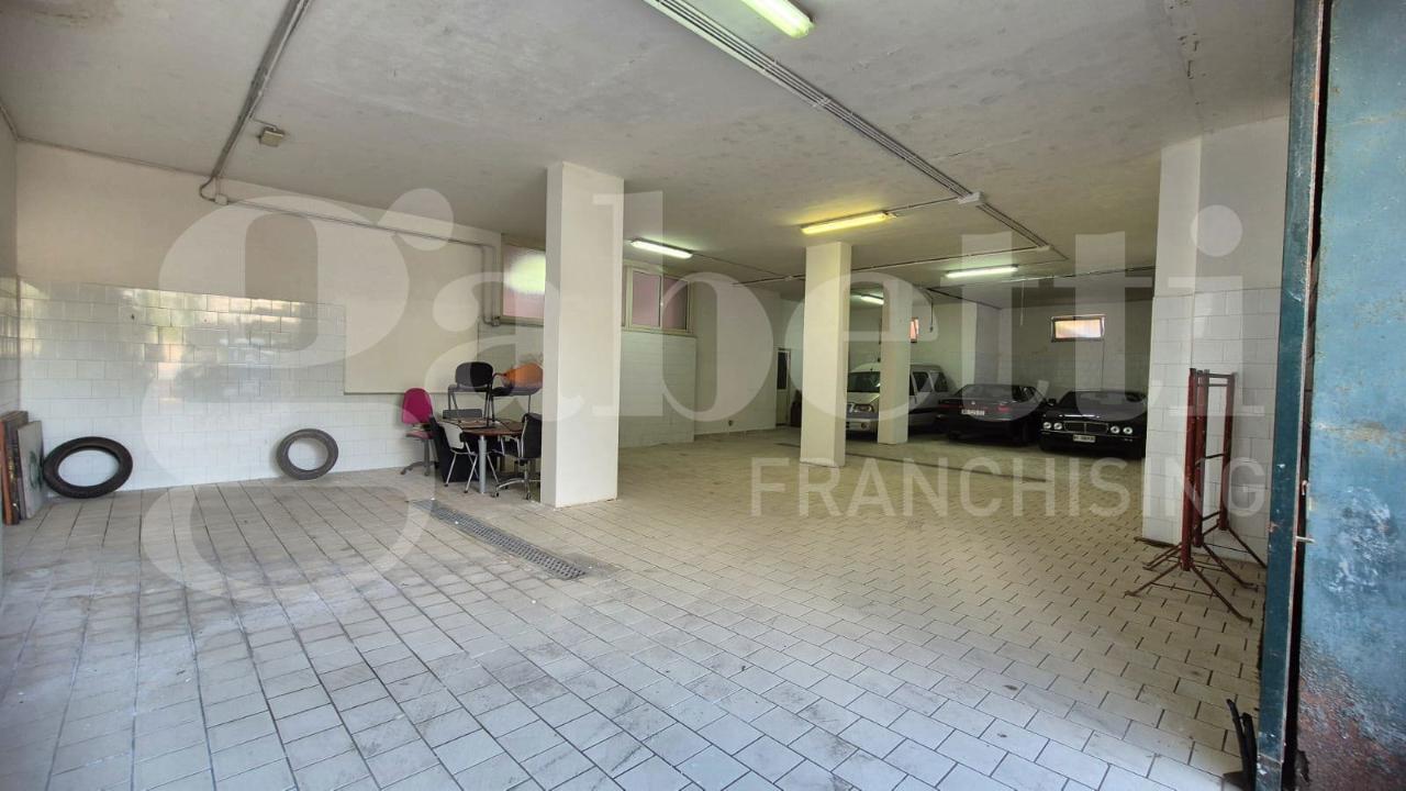 Magazzino in Via Campestre 13, Torre Annunziata, {3} - Foto 2