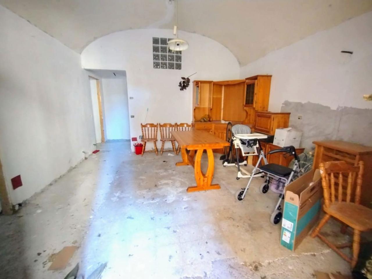 Magazzino in Piazza Obelisco, Tagliacozzo, {3} - Foto 1