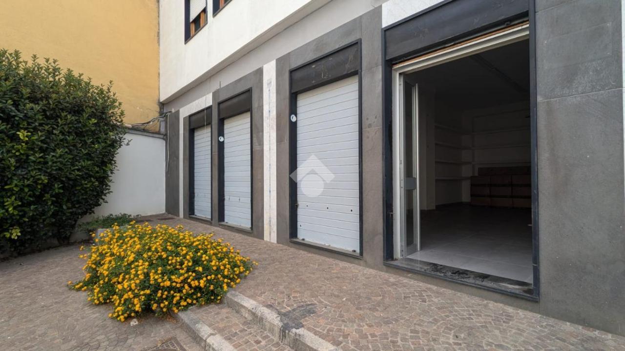 Negozio in Via Cavour 61, Casoria, {3} - Foto 1
