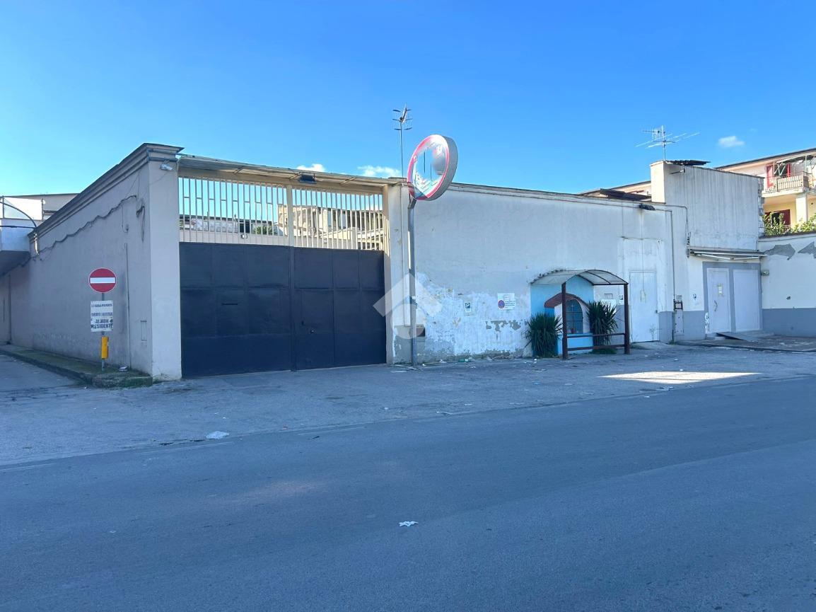 Capannone in Via Pasquale Ianniello 168, Frattamaggiore, {3} - Foto 1