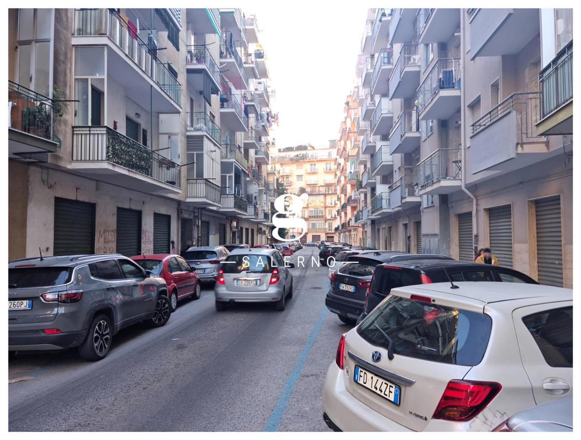 Negozio in Via Alfredo Capone, Salerno, {3} - Foto 1