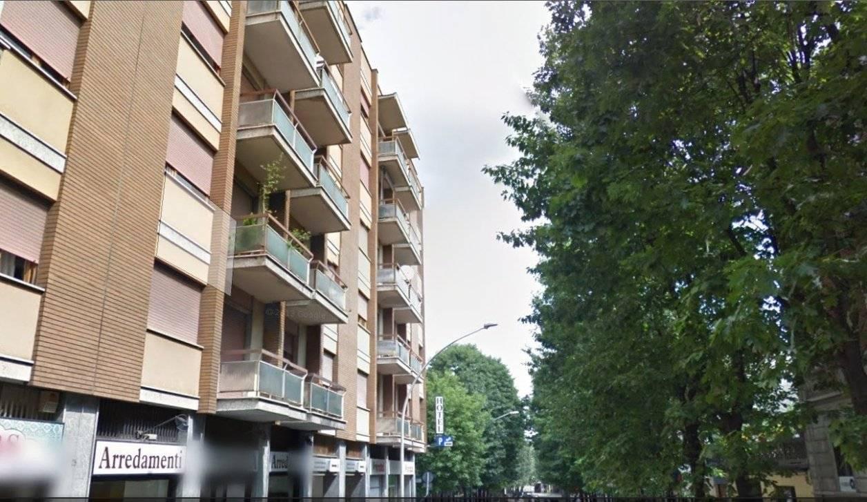 Palazzina commerciale in Corso Anita Garibaldi 30, Vigevano, {3} - Foto 1