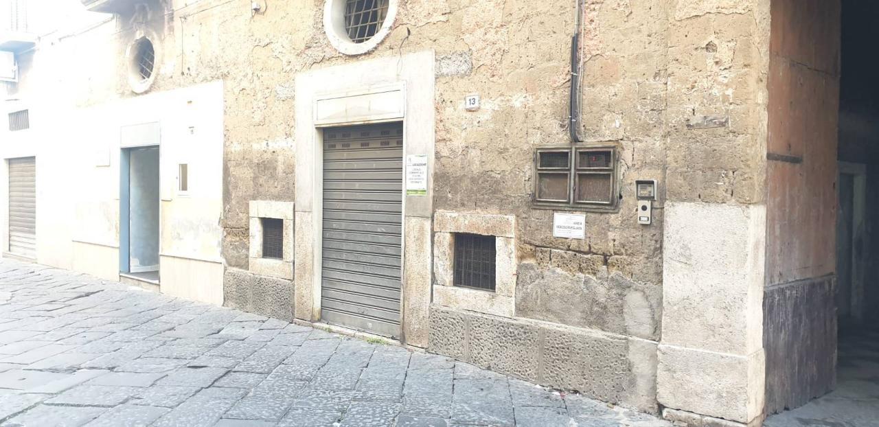 Esercizio commerciale in Via Montano, Maddaloni, {3} - Foto 1