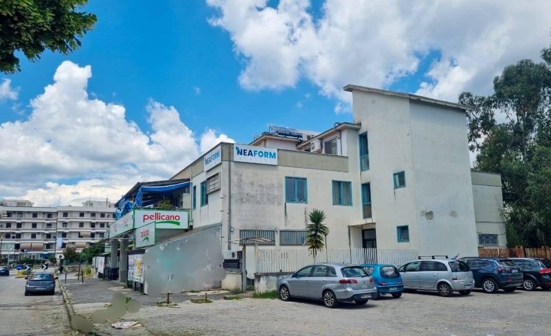 Esercizio commerciale in Via Pietro Colletta, Maddaloni, {3} - Foto 1