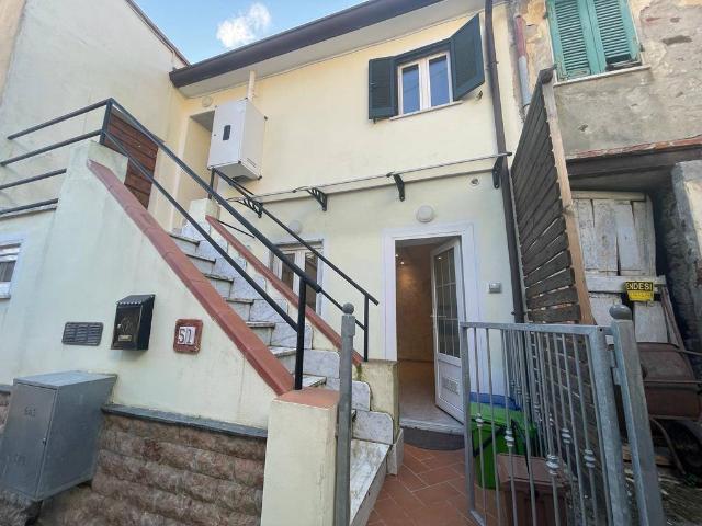 2-room flat in Via Tavola 63, Massa - Photo 1