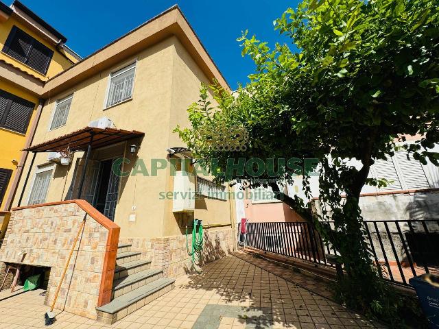 Terraced house in Via De Ruggiero, Brusciano - Photo 1