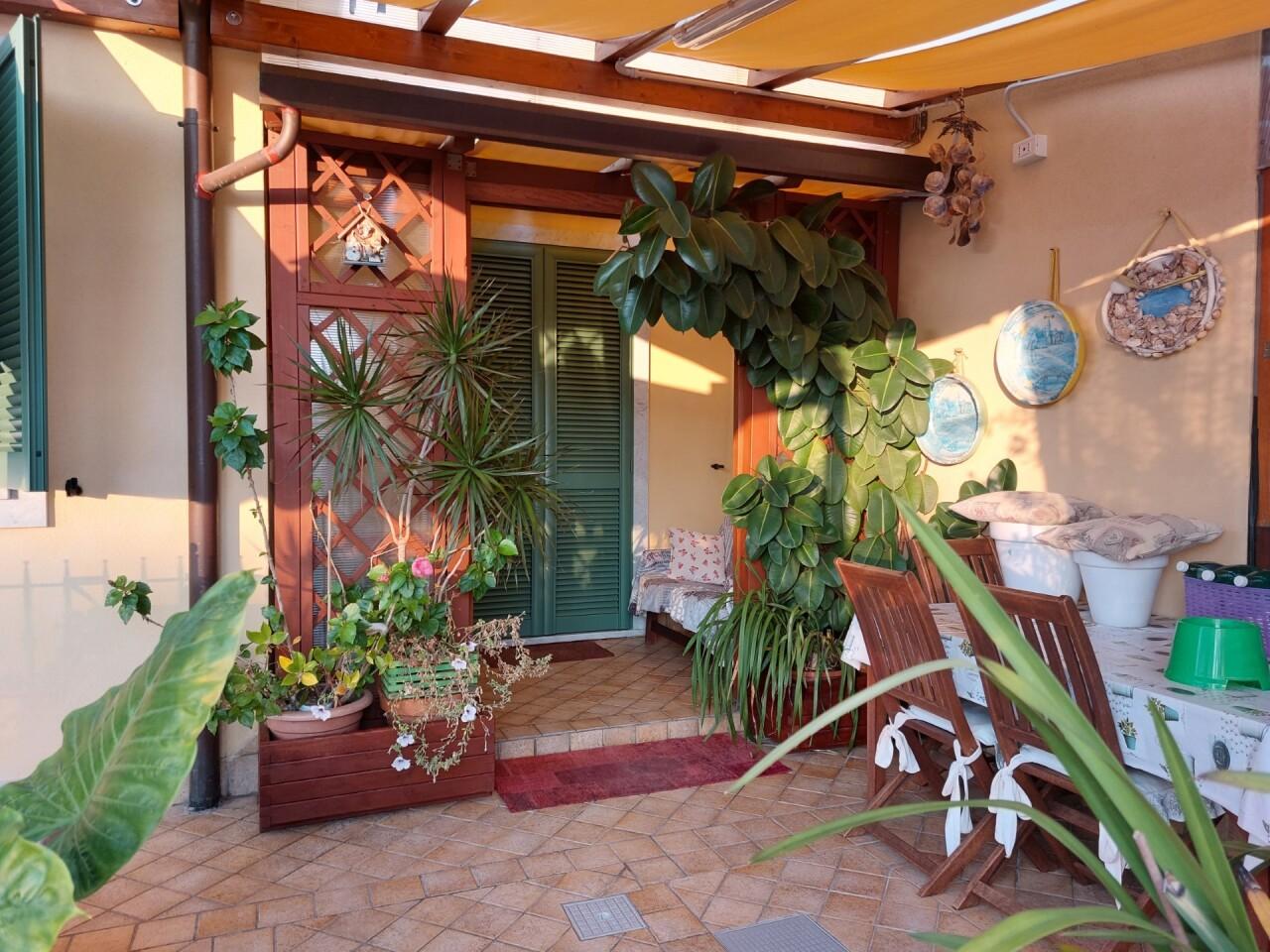 casa indipendente in vendita a Castelnuovo Magra in zona Molicciara