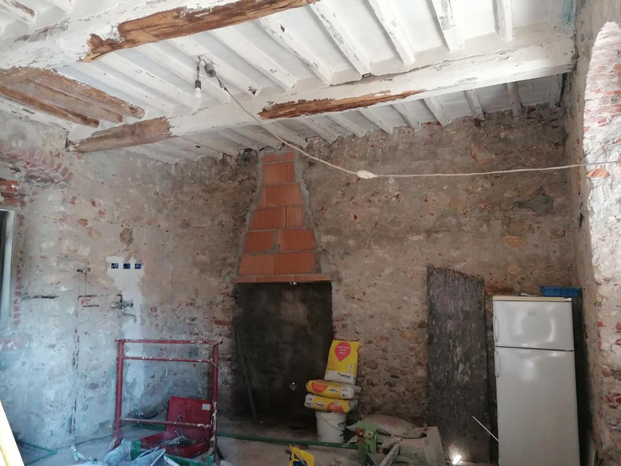 casa indipendente in vendita a Carrara in zona Avenza