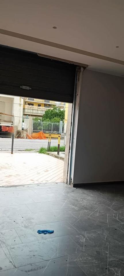 Negozio in Via Libertà, Marigliano, {3} - Foto 1