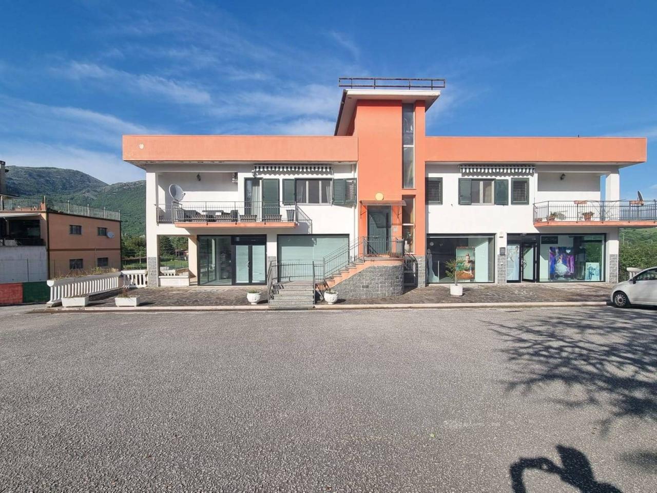 Negozio in Strada Statale App. Abruzzese E Appulo Sannitico 54, Isernia, {3} - Foto 1