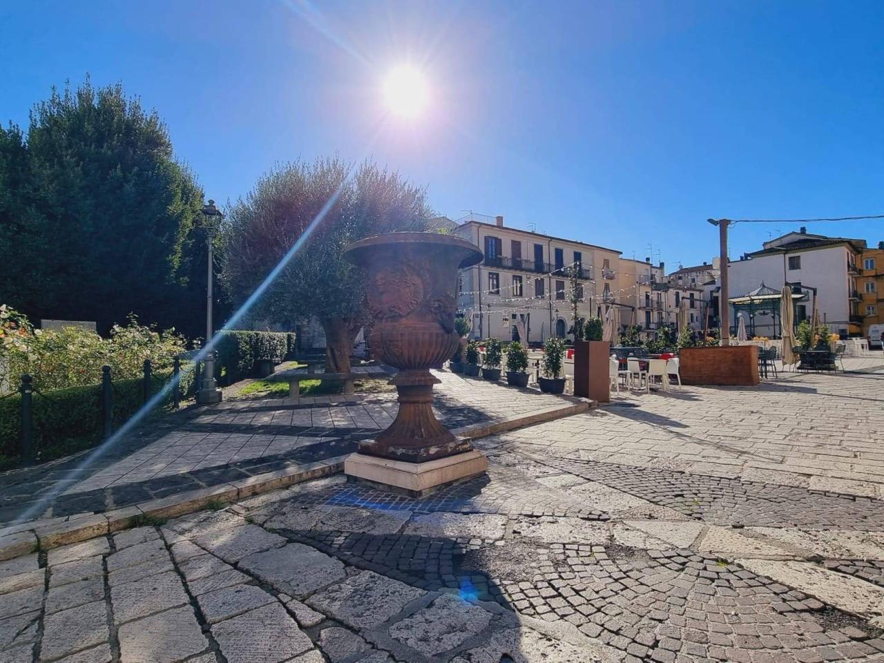 Negozio in Piazza San Pietro Celestino 17, Isernia, {3} - Foto 1