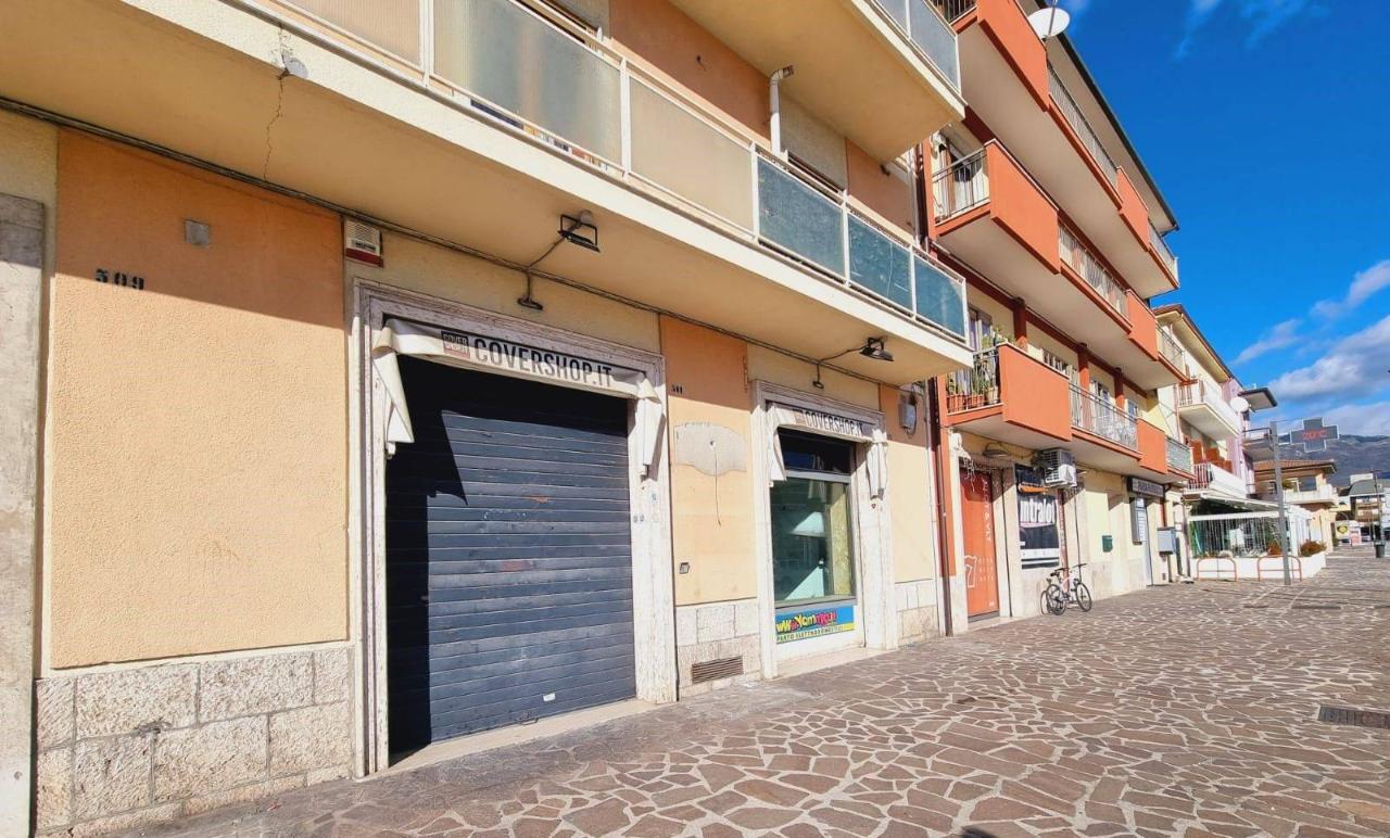 Negozio in Corso Giuseppe Garibaldi 301, Isernia, {3} - Foto 1