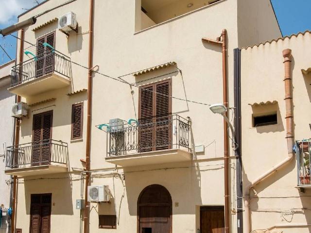 Casa indipendente in Via Giovanni Bovio, Castellammare del Golfo - Foto 1