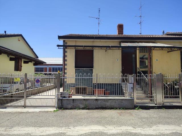 Terraced house in Via Giovanni Verga, Abbiategrasso - Photo 1