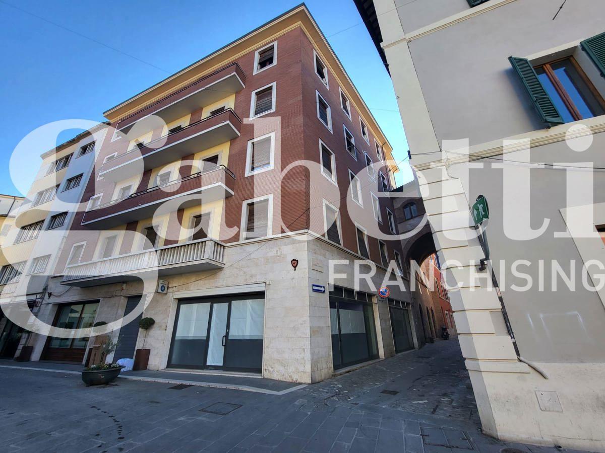 Negozio in Via Mazzini 15, Foligno, {3} - Foto 2