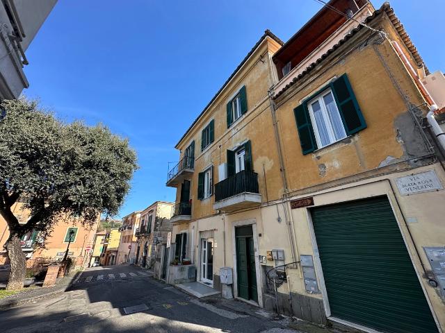 3-room flat in Piazza Dante Alighieri, Ariccia - Photo 1