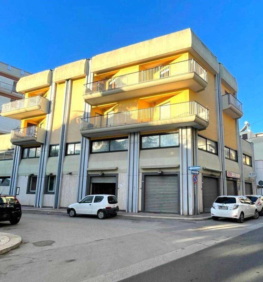 Negozio in Zona Centro, Corato, {3} - Foto 1
