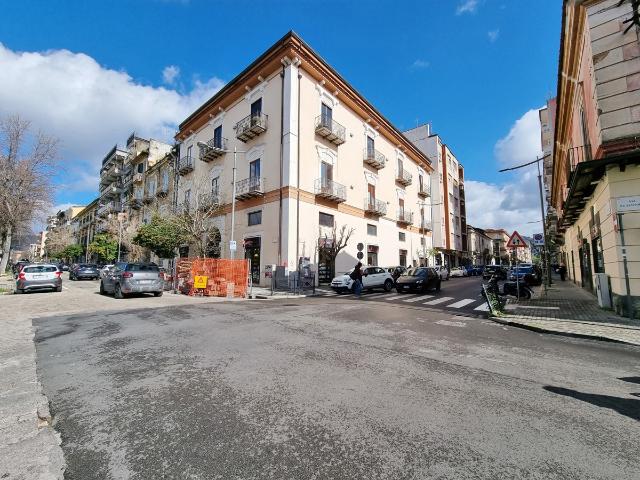 Shop in Piazza Giacomo Matteotti 79, Caserta - Photo 1