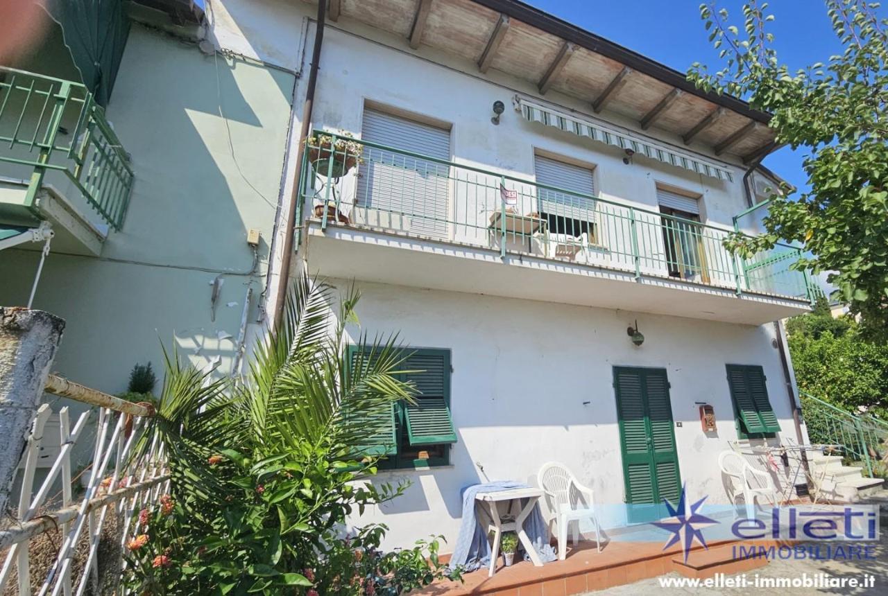 appartamento in vendita a Massa in zona Centro Storico