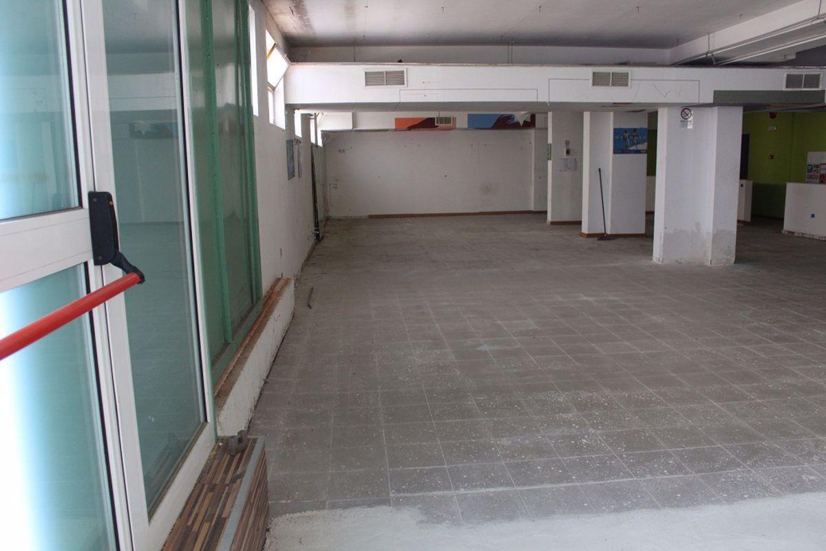 Negozio in Via Redipuglia 13, Canosa di Puglia - Foto 1