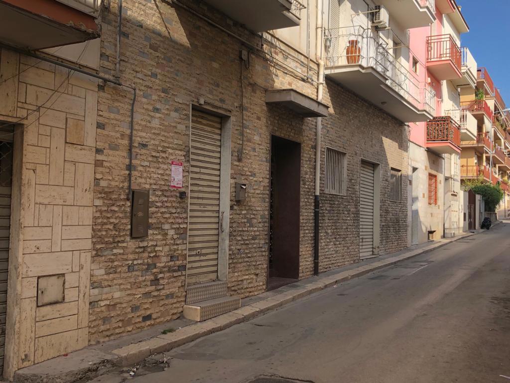 Negozio in Via Girolamo Rovetta 9, Canosa di Puglia - Foto 1